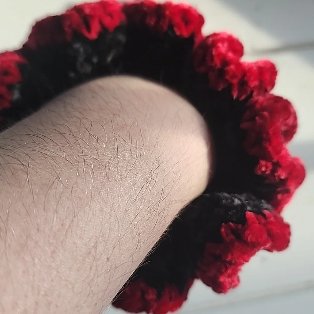 Red/black Scrunchie - Picture 2 of 2